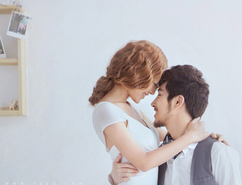 Âm mưu của vợ khi dẫn cô bạn thân lẳng lơ về nhà