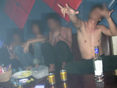 Đột nhập vụ tổ chức sinh nhật bằng “tiệc ma túy” giữa Hà thành