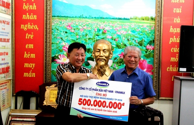 Vinamilk ủng hộ 500 triệu đồng cho trẻ mổ tim