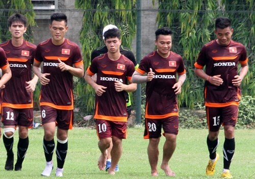 Chùm ảnh Công Phượng ghi bàn trong buổi tập đầu tiên ở ĐTQG