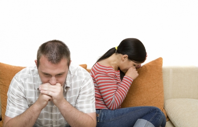 Đau đớn bắt gặp chồng đưa nhân tình đi khám thai