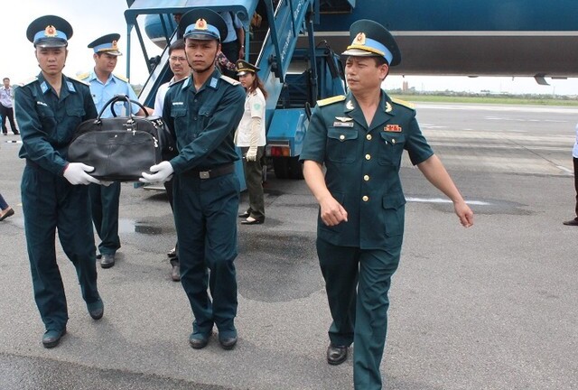Vụ nhận hài cốt phi công không phủ cờ: Gia đình liệt sĩ nói gì?