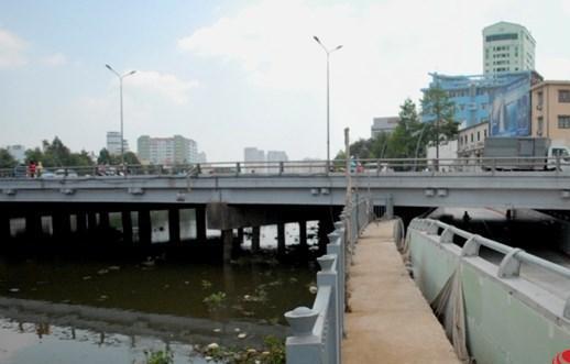 Điều tra nghi án đôi nam nữ phi tang xác người xuống cầu