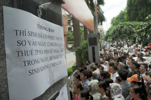 Thi công chức rậm rịch “vào mùa”: Cửa nào cho “dân thường”?