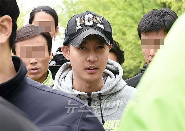 Kim Hyun Joong lặng lẽ nhập ngũ sau khi bị tố đánh bạn gái sảy thai