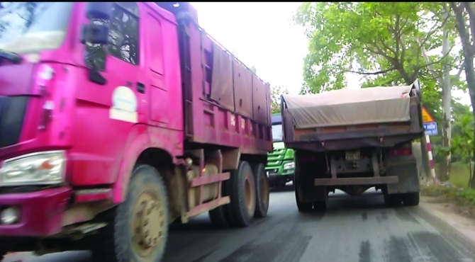 “Tập đoàn hung thần” băm nát đường giữa Thủ đô Hà Nội