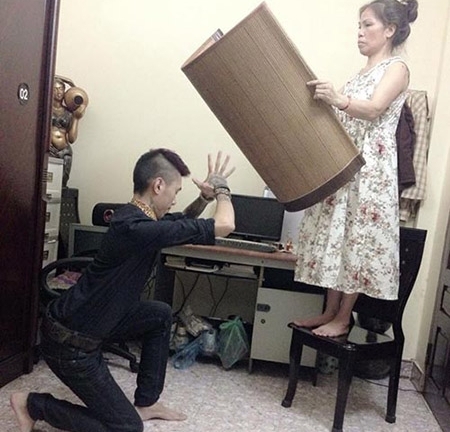 Cười “bò” với tin nhắn của con trai và bà mẹ U55 “bá đạo”