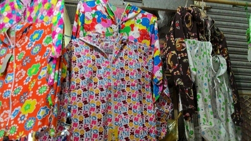 Áo chống nắng trẻ em: Ham hàng giá rẻ, mẹ trẻ hại con