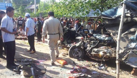 Xe khách Việt gặp tai nạn thảm khốc ở Campuchia, 25 người thiệt mạng