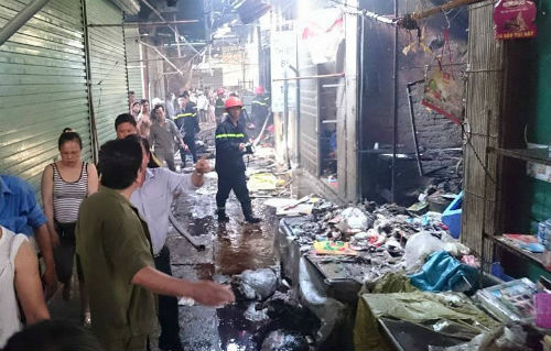 Vụ cháy chợ Phùng Khoang: Hai mẹ con bị bỏng đang nguy kịch