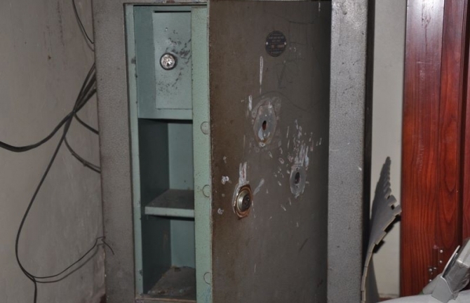 Gã trai bất hiếu dọa giết mẹ, cướp tài sản của gia đình