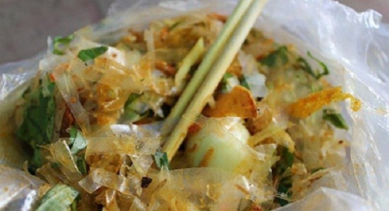 Bánh tráng trộn đường phố - món ăn chứa nhiều hiểm họa