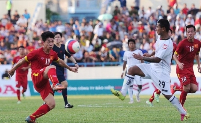 Ghi bàn, Công Phượng vẫn bị chê tơi tả