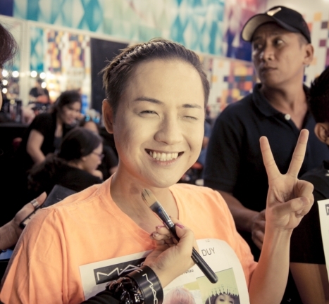 Gương mặt thân quen 2015 tập 7: Nhật Thủy hóa Celine Dion gợi cảm ẵm 100 triệu