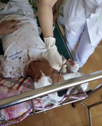 50 tên côn đồ truy sát kinh hoàng, đâm chém ông lão 65 tuổi