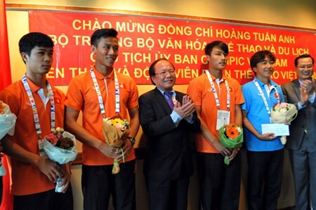Bộ trưởng nhắn gửi niềm tin vào Công Phượng