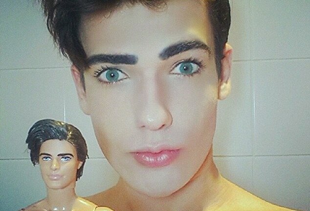 Búp bê Ken phiên bản người thực bất ngờ chết trong bệnh viện