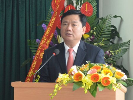 Bộ trưởng Thăng: “Tôi nhận được cả tin nhắn đe dọa vì mua tàu Trung Quốc