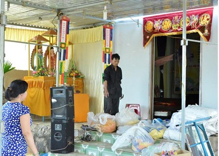 Đến gây sự, bị đối thủ tạt xăng thiêu sống