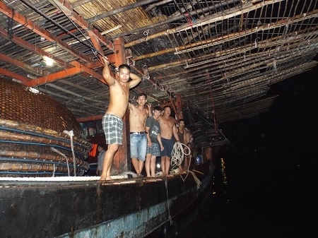Lai dắt thành công tàu cá hỏng máy ở Trường Sa cùng 38 ngư dân