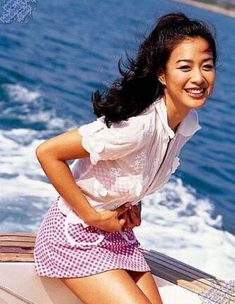 Mỹ nhân “phim nóng” gốc Việt quấn quýt bên “phi công” kém 12 tuổi