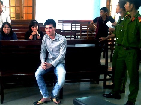 Chửi nhau trên Facebook, hẹn  vào rừng thách đấu băng dao