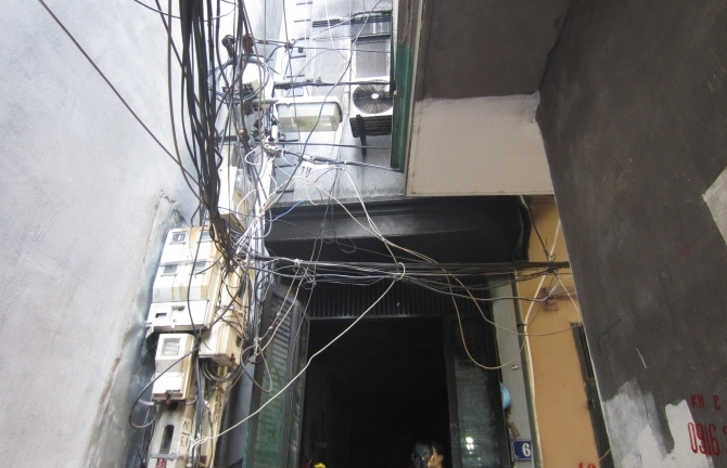 Quặn lòng mẹ ôm con 8 tháng tuổi chết cháy trong nhà