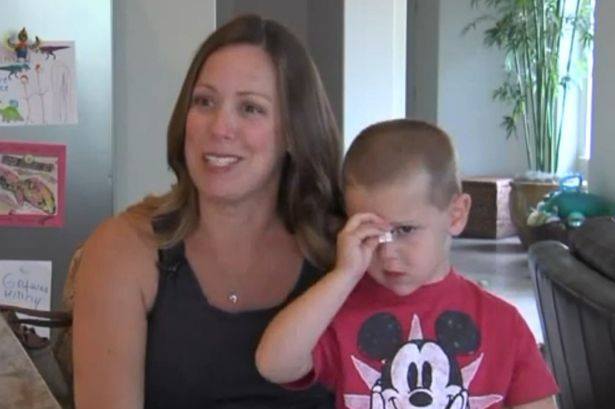 Thai phụ 9 tháng liều mạng hút nọc độc rắn cứu con trai