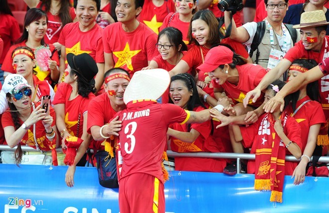  "Buông áo anh ra...hỡi nàng ơi...buông áo anh ra... "