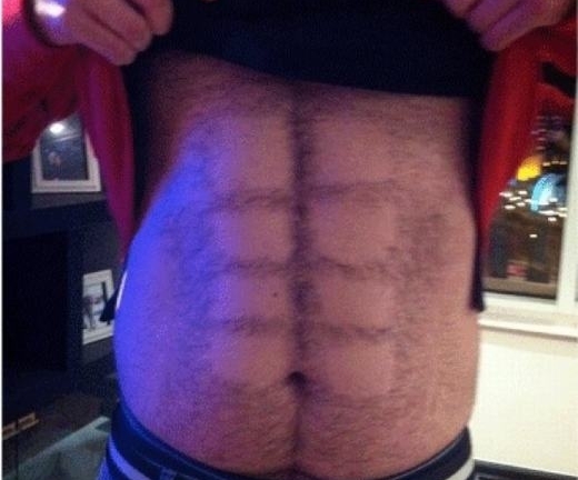 Cười té ghế cách tạo cơ bụng 6 múi của các đấng mày râu