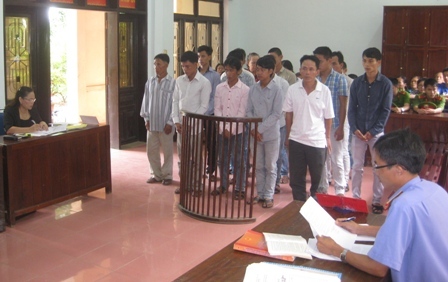 Xét xử nhóm bắt cóc, đánh đập nạn nhân để tống tiền