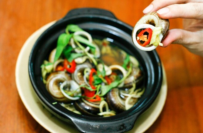 10 quán ốc Sài Gòn phải canh mới có chỗ ngồi