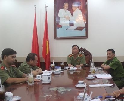 Nhóm cascadeur bị rượt chém vì... khoác vai diễn viên nổi tiếng!