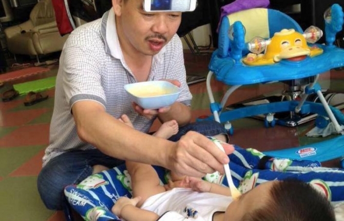 Ông bố chăm con “bá đạo” và 18 năm gian truân “tìm con”