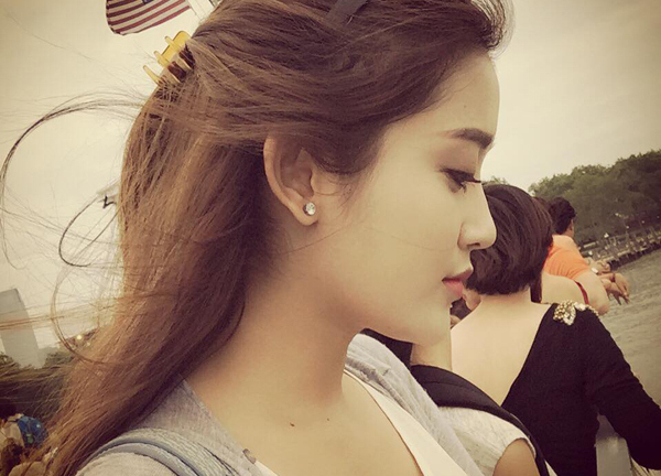 Á hậu Huyền My sành điệu dạo chơi ở New York