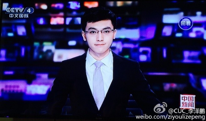 Nam phát thanh viên thời sự điển trai bất ngờ nổi tiếng mạng