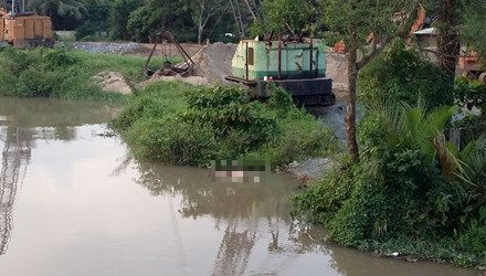 Tiền Giang: Phát hiện xác người phụ nữ lõa thể cụt tay nổi trên sông