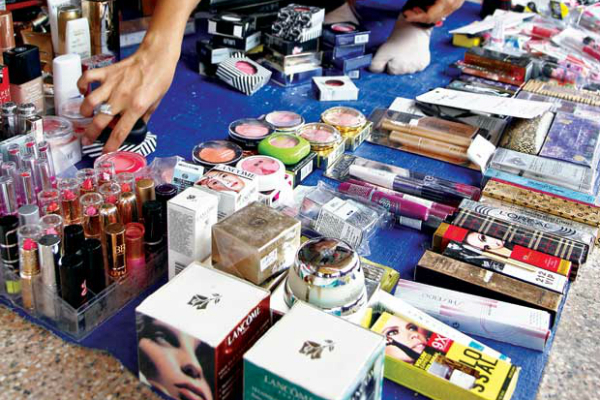 Hà Nội: Cô gái xinh đẹp không được mang thai 1 năm vì mỹ phẩm rởm