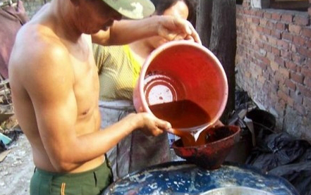 Dầu ăn bẩn: Nhận diện bằng cách nào?