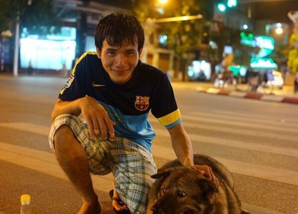 Chú chó béo nhất Hà Nội hàng ngày đi bộ để... giảm cân