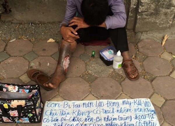 Màn kịch hoàn hảo của gã ăn xin đi xe SH, xài điện thoại Iphone 5?