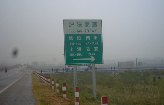 Chàng trai tự vả miệng đến ngất xỉu để dỗ bạn gái