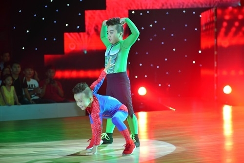 Bước nhảy hoàn vũ nhí 2015: Đoan Trang bật khóc trước bài thi về tình cha con