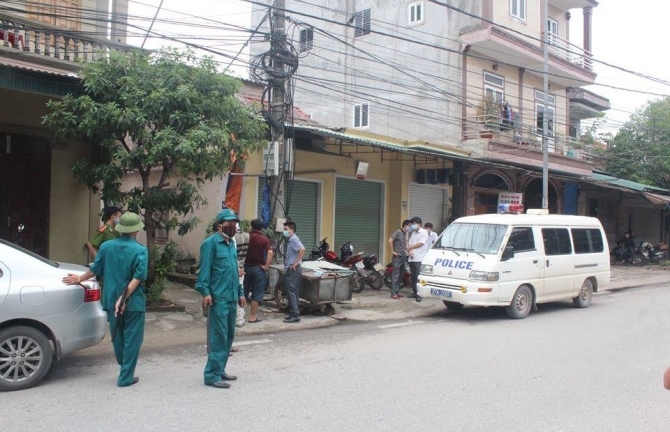 Tá hỏa phát hiện thi thể 2 thanh niên phân hủy mạnh trong phòng trọ