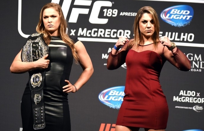 Thách thức nữ hoàng UFC, nữ võ sỹ bị hạ gục sau 34 giây