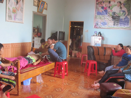 Nam thanh niên chết vì bị đánh nhầm trước cổng nhà