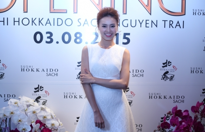 Lan Ngọc phấn khích khi được bếp trưởng Nhật phục vụ riêng