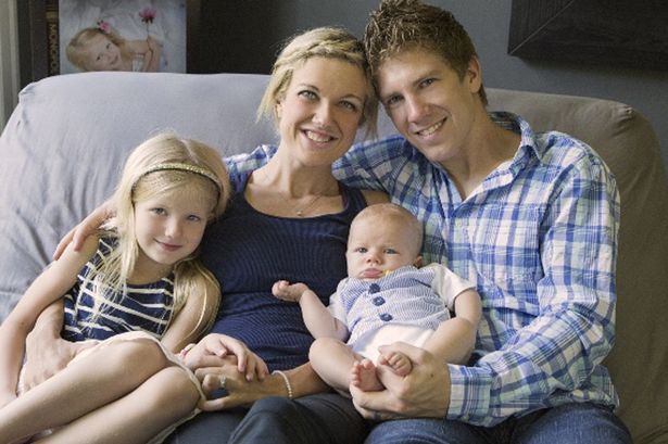 Bé gái 5 tuổi cứu sống mẹ và em trai trong tai nạn ô tô