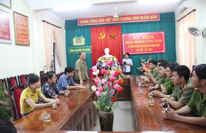 Các phóng viên báo thường trú hướng về ngày truyền thống CAND tại địa phương