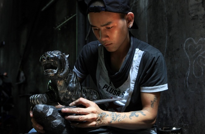 Lạ mắt nghệ thuật điêu khắc trên than đá ở Quảng Ninh
